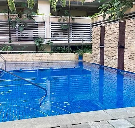 Отель 150 Newport Boulevard Near Naia Terminal 3 3*